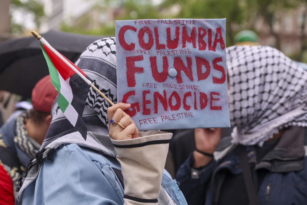 Students, alums and faculty of Columbia & Barnard protest outside main campus
