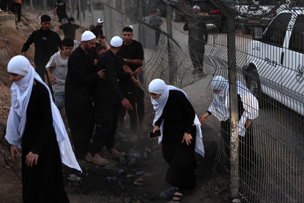 Druze poeple in Golan Heights gather near Syria border