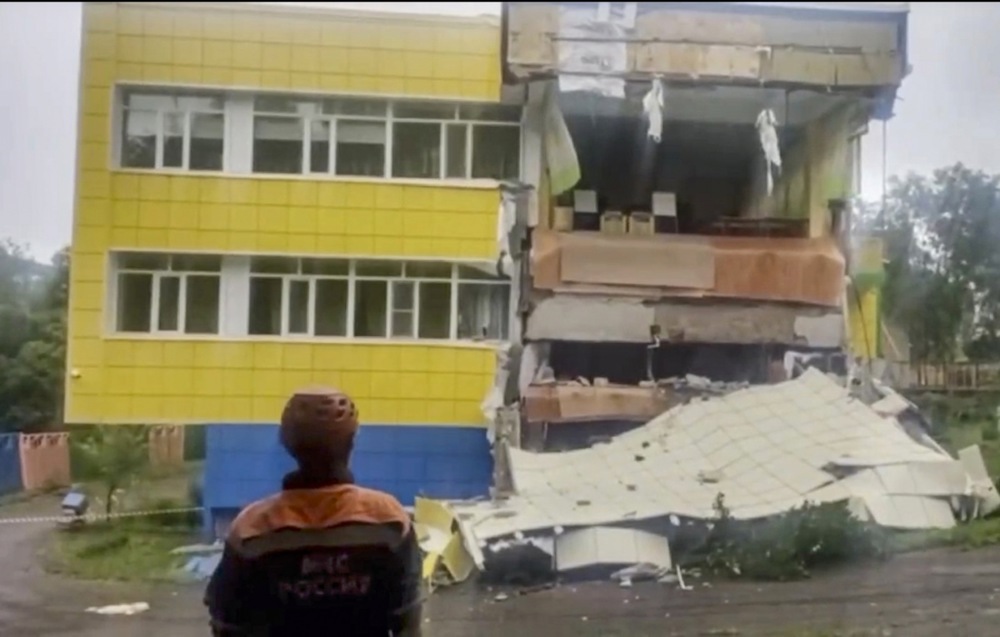 Tsunami warning issued after M8.8 quake off Kamchatka Peninsula