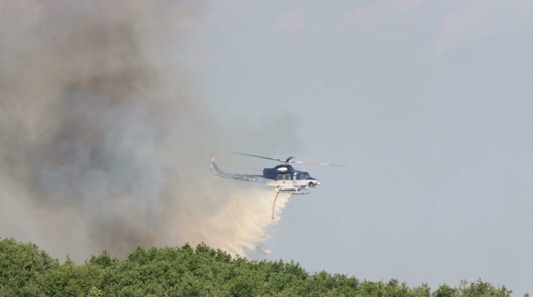 helikopter pozar voda