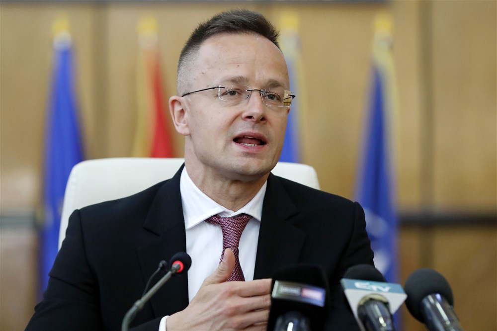 Hungarian foreign minister visits Romania