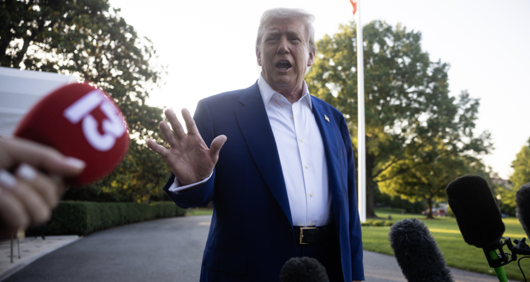 Трамп epa12194401