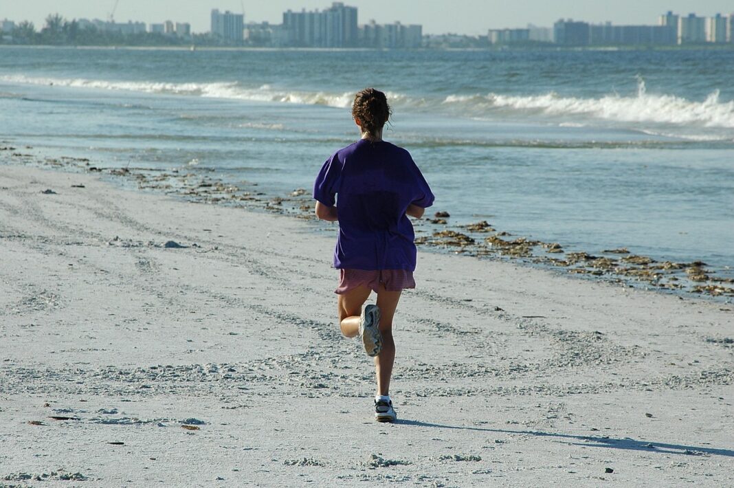 woman-jogger-1678716_1280