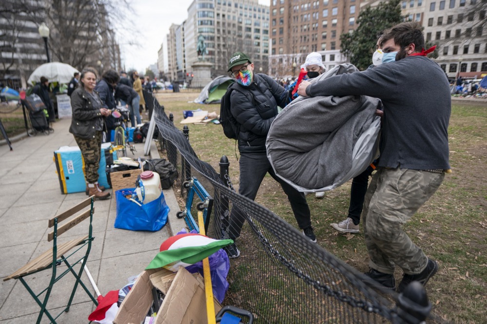 Police clear homeless encampment in downtown DC park