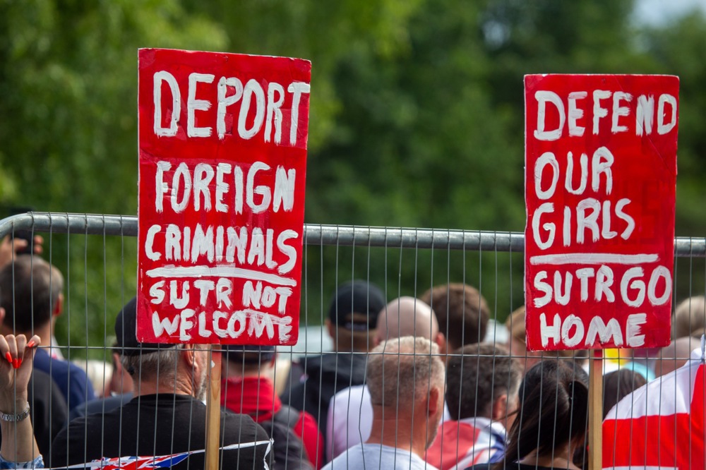 Protest against far-right campaigners targeting migrants in Epping