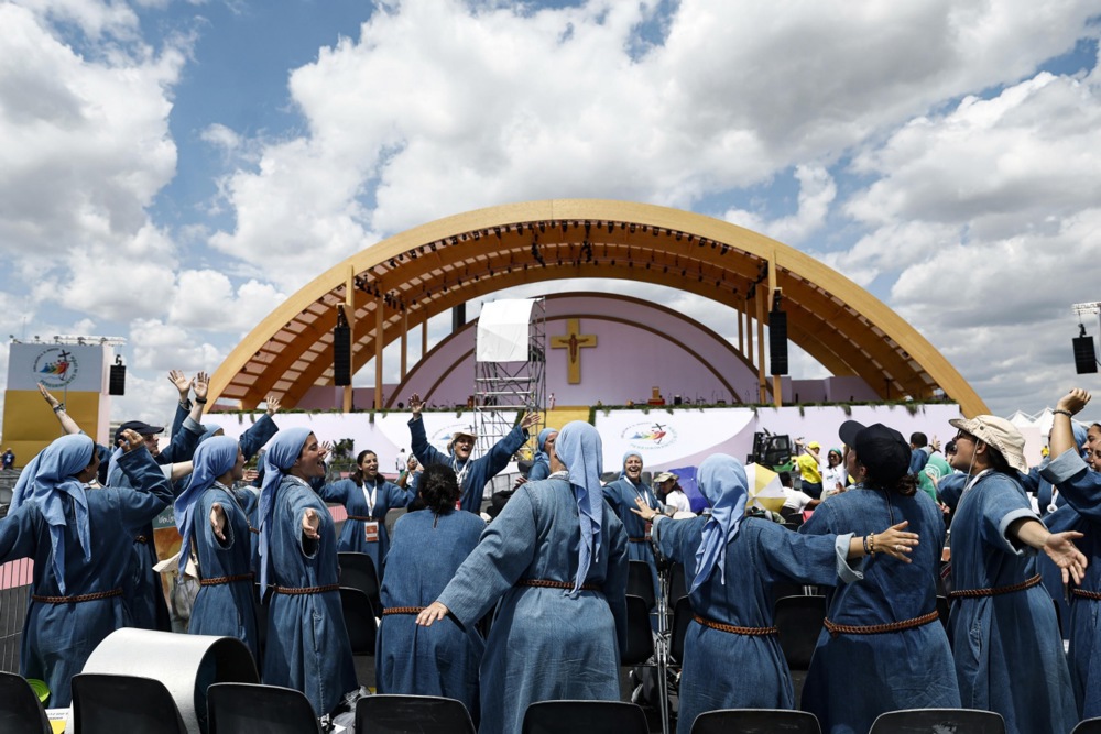 Pope Leo XIV celebrates prayer vigil for the Jubilee of Youth