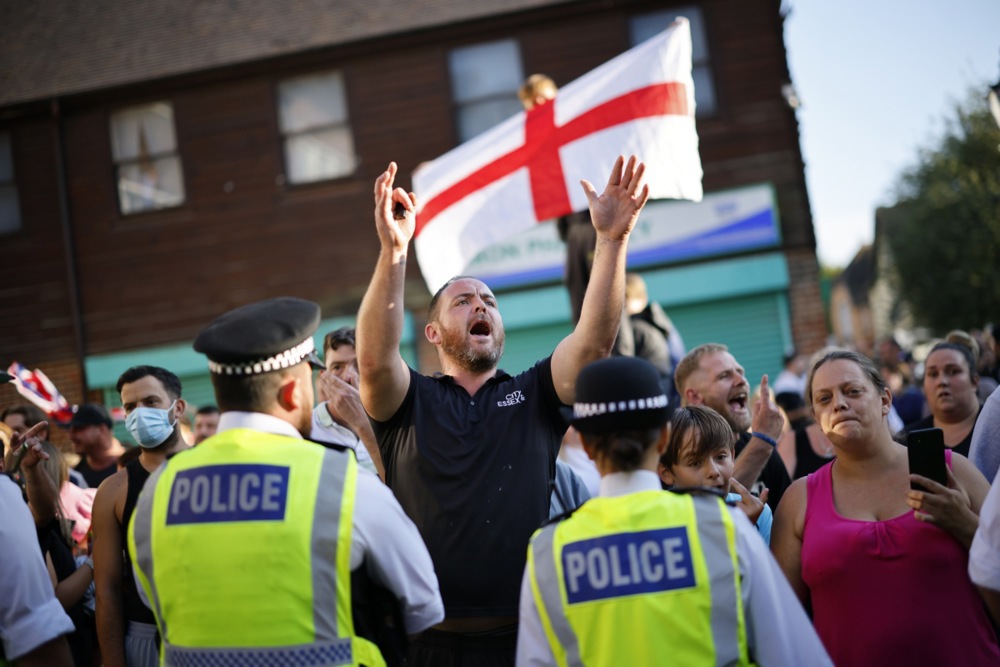 Protest outside hotel housing asylum seekers in Orpington