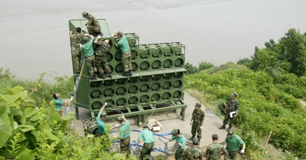 epa06702135 South Korean propaganda loudspeakers along border with north to be dismantled