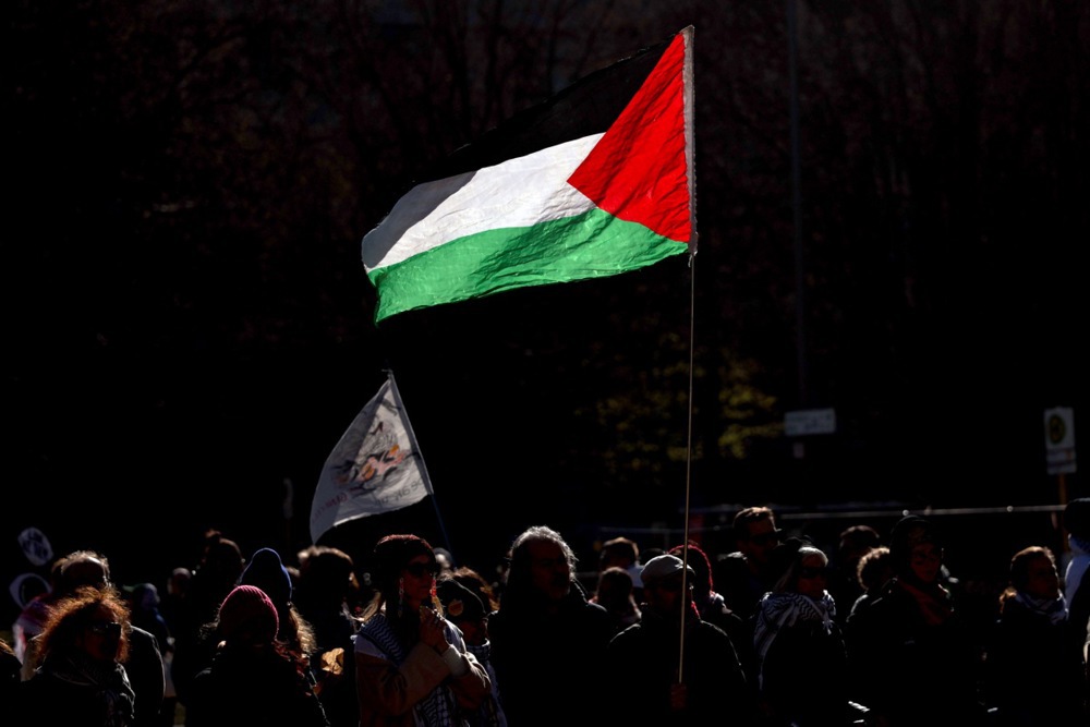 Symbolic funeral procession in Berlin in solidarity with Palestinians
