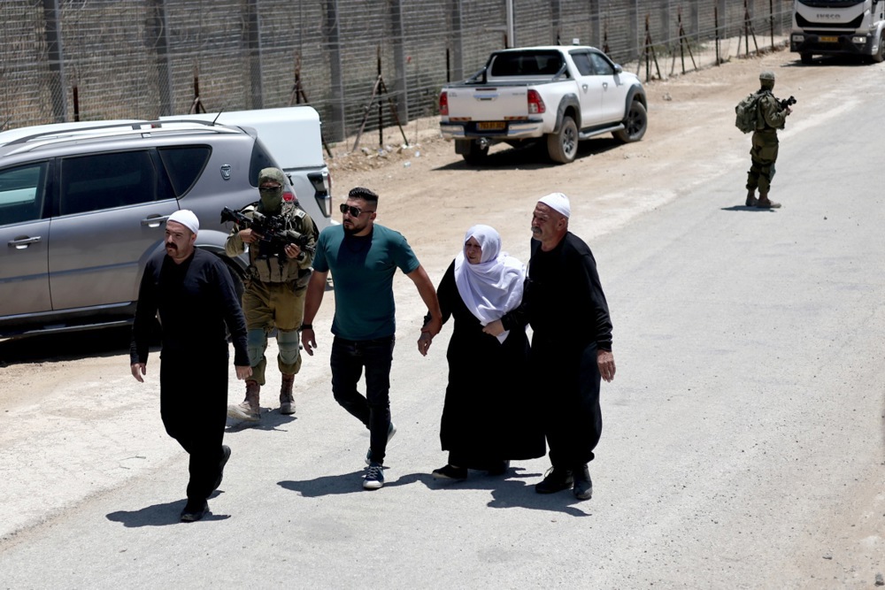 Druze people cross the ceasefire line border in Golan Heights