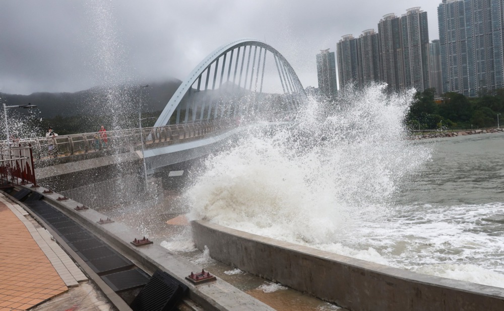 Typhoon Ragasa strikes under signal 10 in Hong Kong