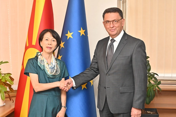 slaveski so japonska ambasadorka