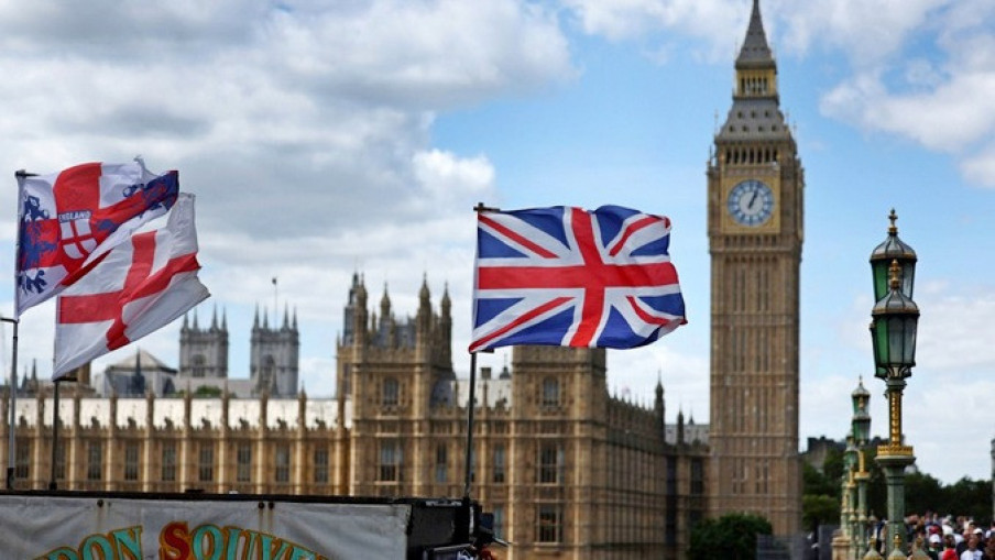 904z509_904z509_677z381_677z381_677z381_britanija-london-zastave-epa-efe--ANDY-RAIN--1-