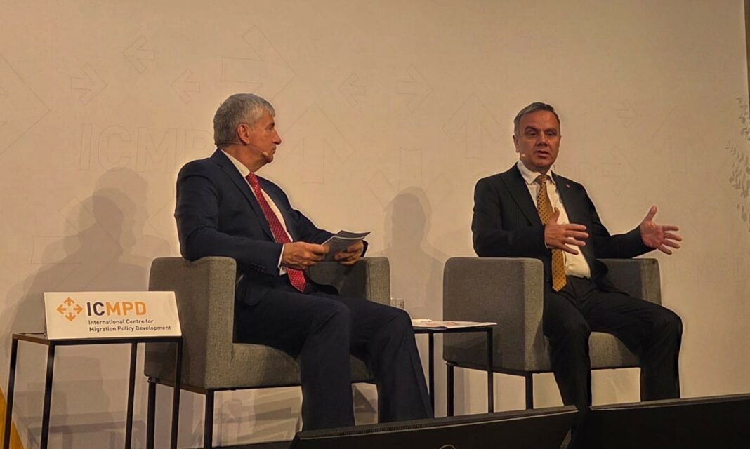 c9438021-f73d-41d3-954c-5a50723e6aed