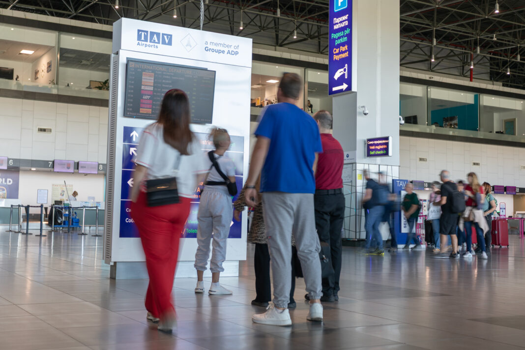 Патници на Меѓународен Аеродром Скопје