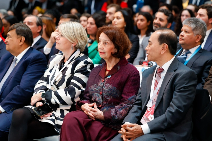 siljanovska vo Pariz