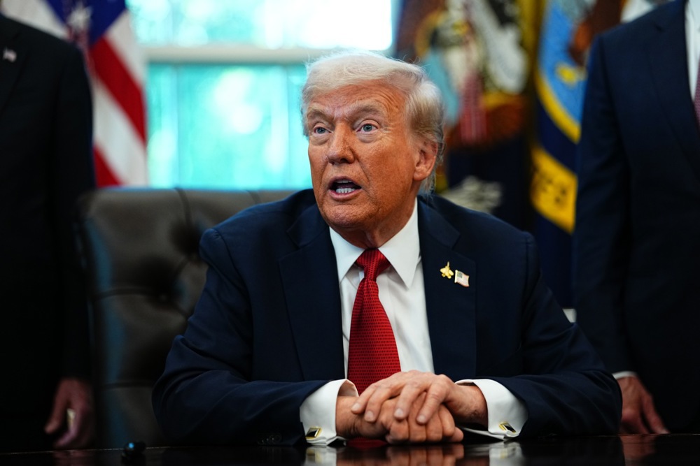 US President Trump Speaks the media in the Oval Office, Washington