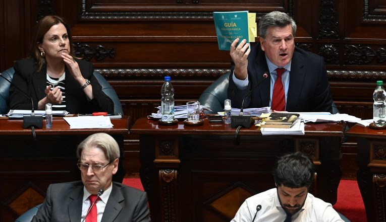 Уругвај еутаназија, 12456762