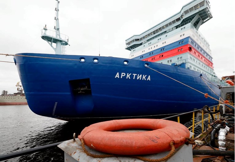 08688153 World largest icebreaker Arctica of 'Project 22220' leaves St Petersburg for ice tests in Murmansk