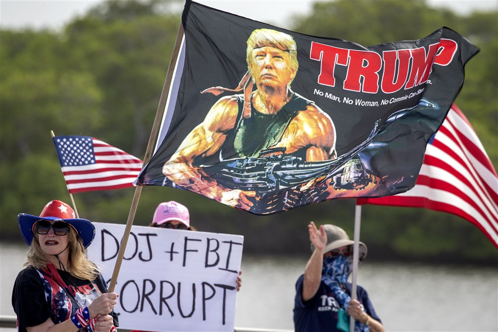 Trum supporters protest outside Mar-a-Lago