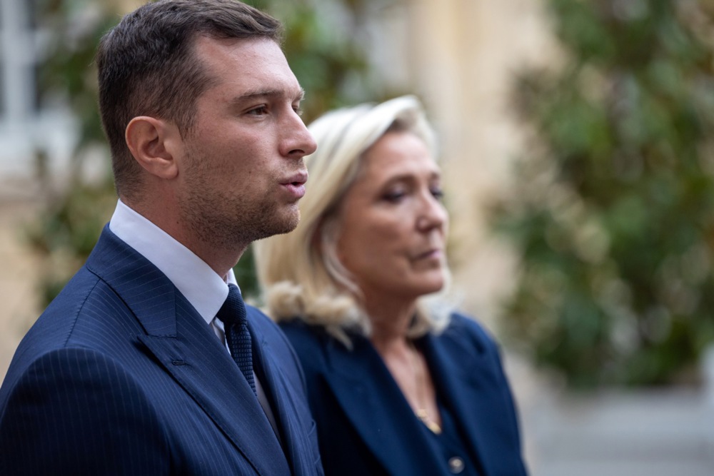 French Prime Minister Bayrou meets party leaders ahead of confidence vote