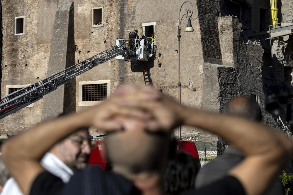 Rome's Torre dei Conti partially collapses during renovation, injuring worker