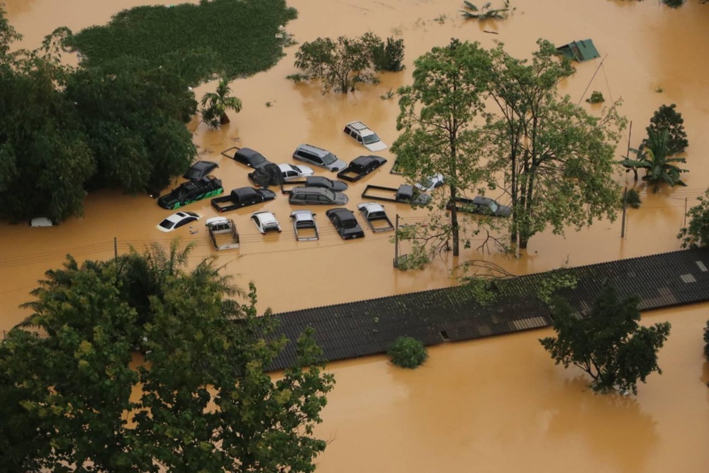 Record rain triggers deadly floods in southern Thailand