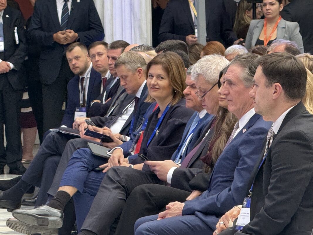 bozinovska vo atina 1