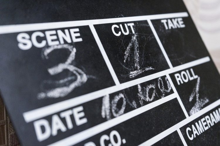 clapper-5699745_1280-750x500