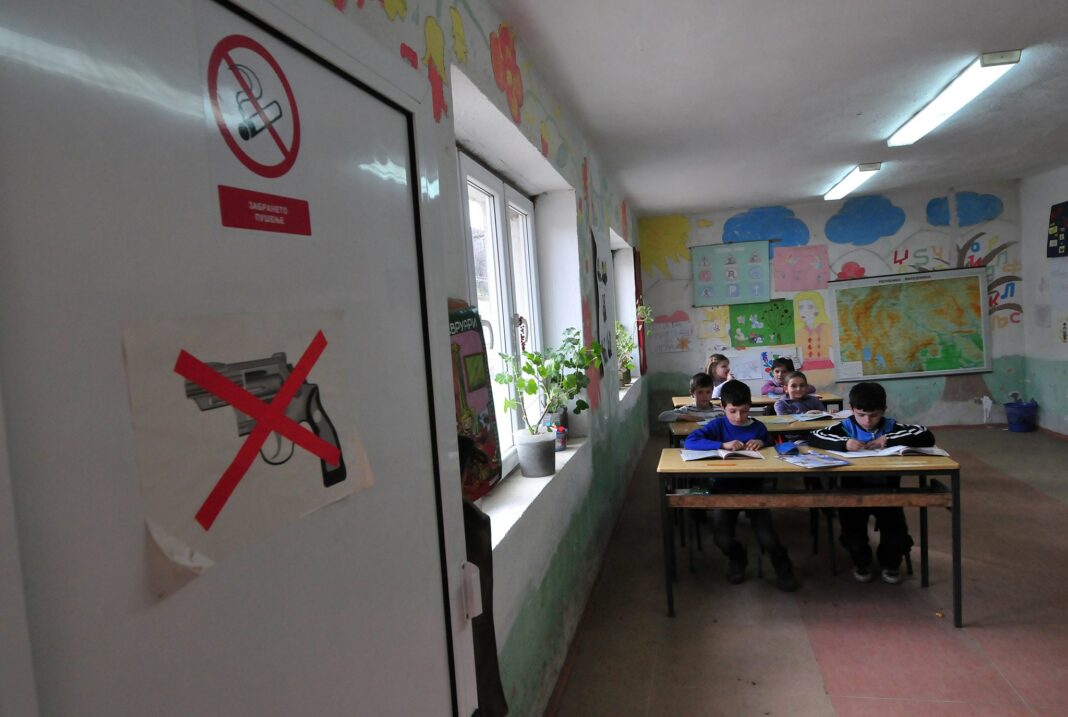 деца во школо