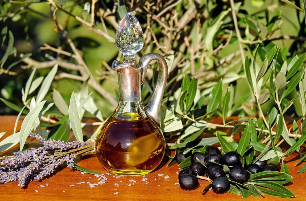 olive-oil-1596417_1280(1)