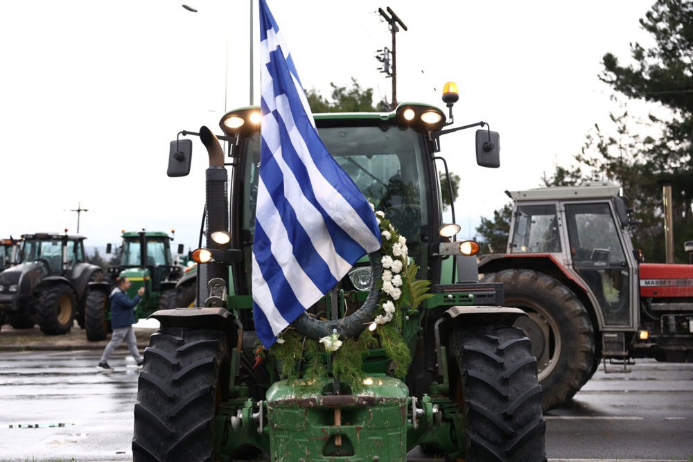 Greek farmers continue protests nationwide