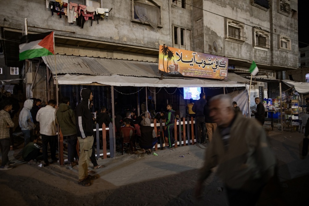 Fans in Khan Younis watch Palestinian soccer team's match in Arab Cup