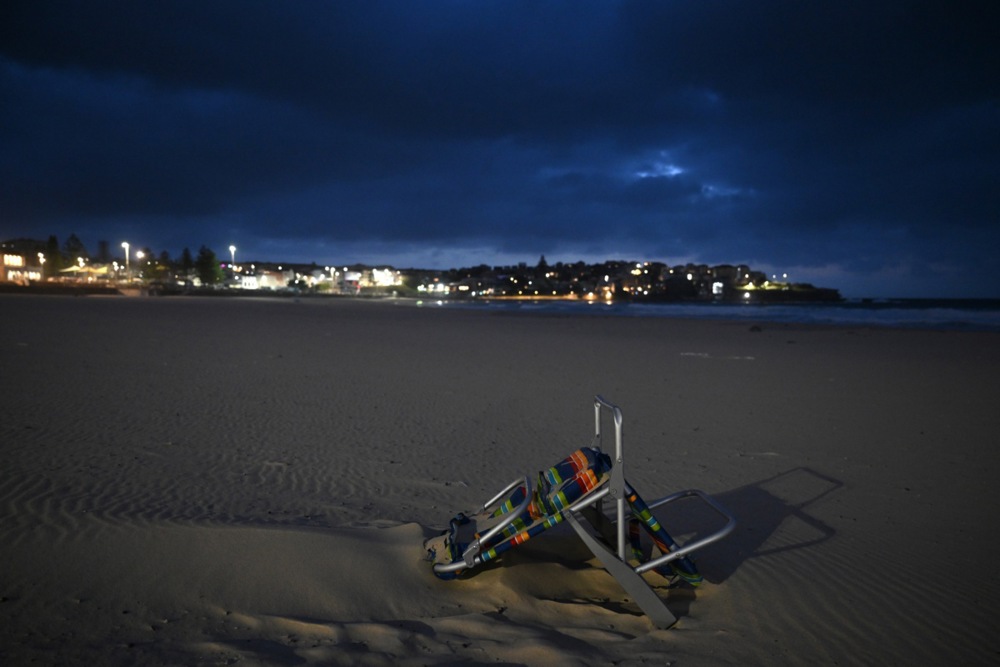 11 killed, including one gunman, in shooting incident at Sydney's Bondi Beach