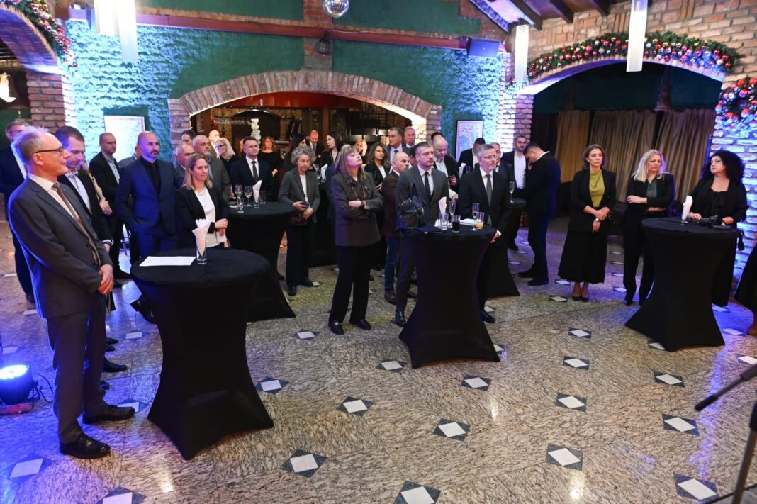 b894b654-bf3e-4f0f-8890-450f4e3dd8fe