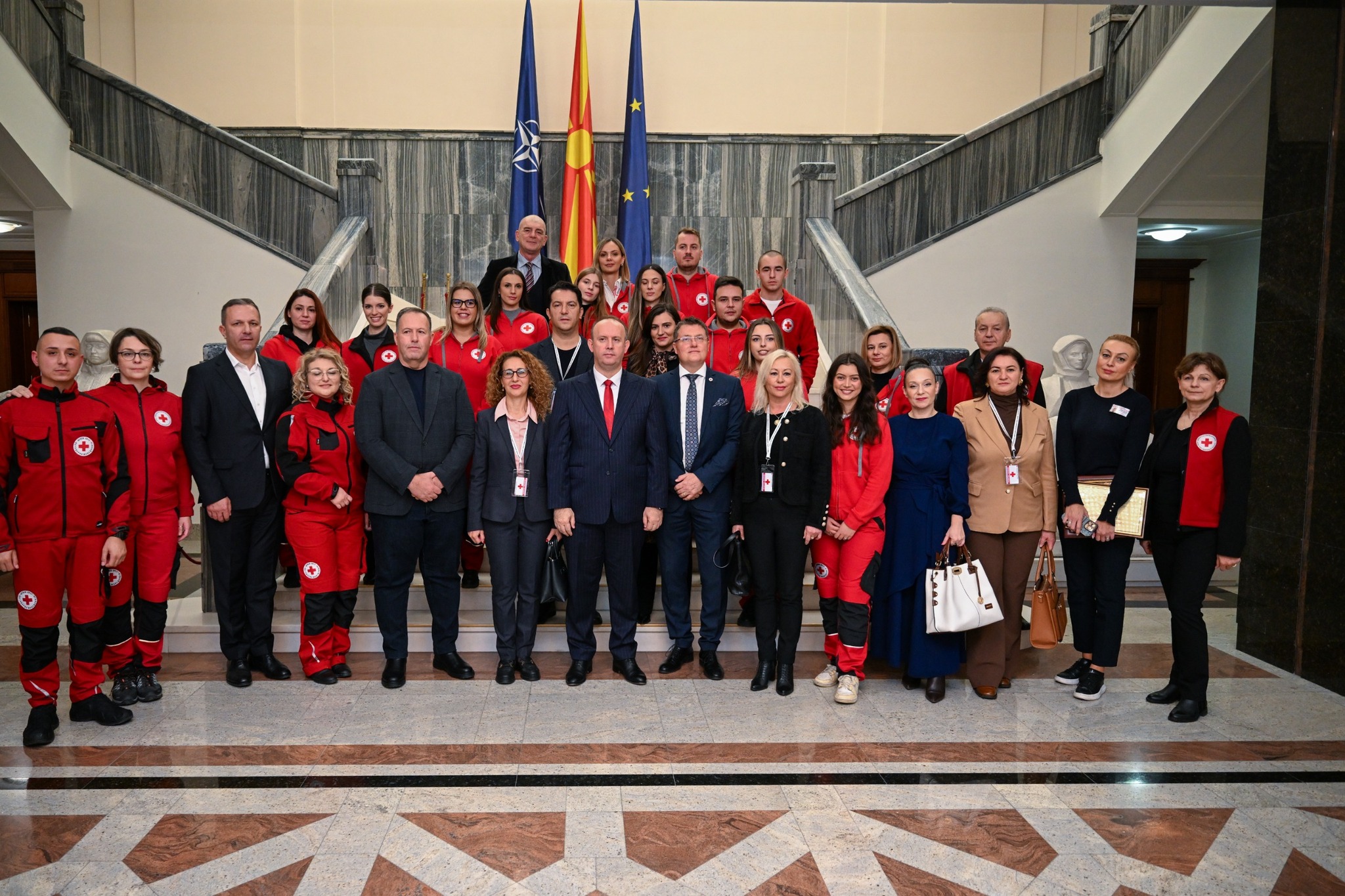 Благодарници на волонтери од Црвен крст за придонесот по пожарот во Кочани