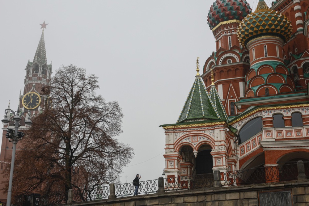Warm and rainy weather in Moscow
