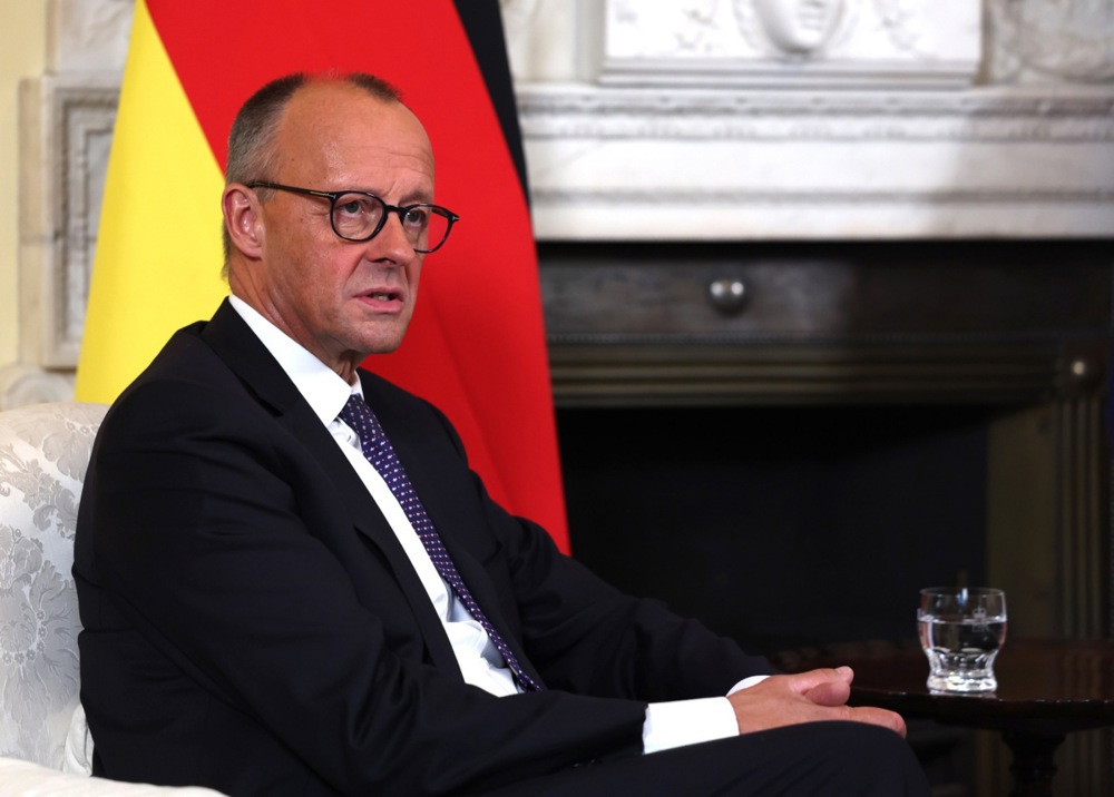 German Chancellor Friedrich Merz visits London to sign landmark treaty