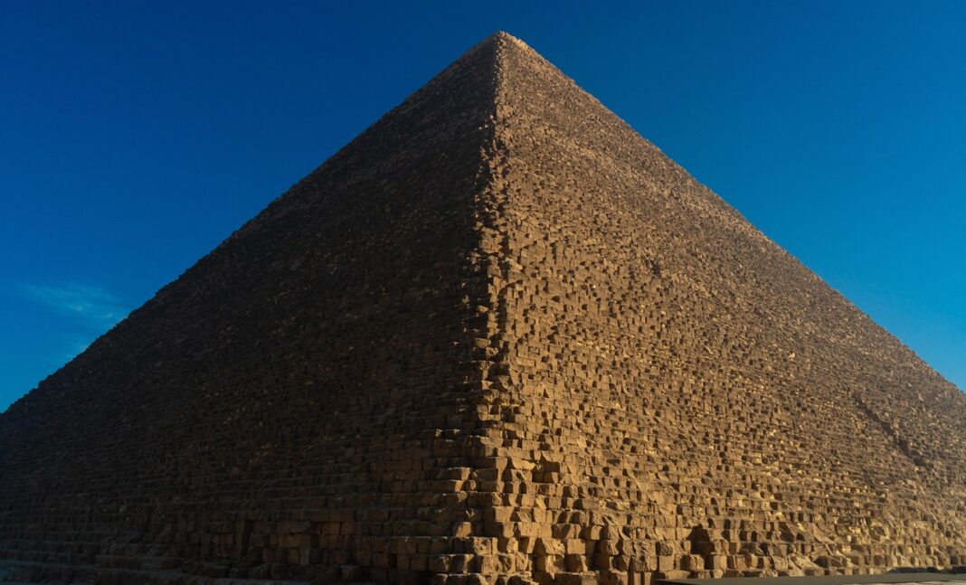 pyramid-3953370_1280