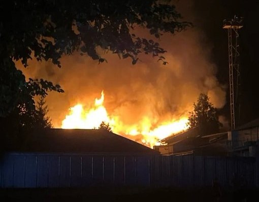 Русија фабрика во пламен.jpg11