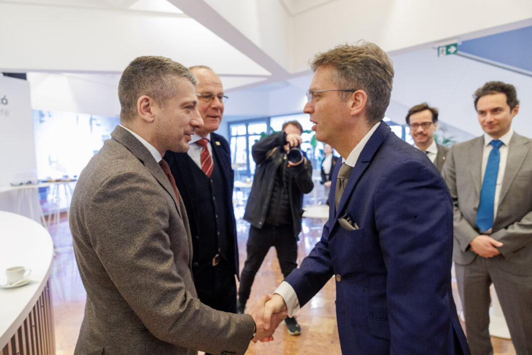 Перински Македонија и Унгарија ги зајакнуваат врските во делот на регионалниот развој и ЕУ политиките.. (1)