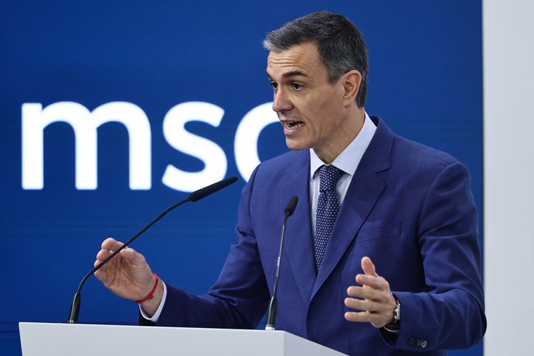 Педро Санчез