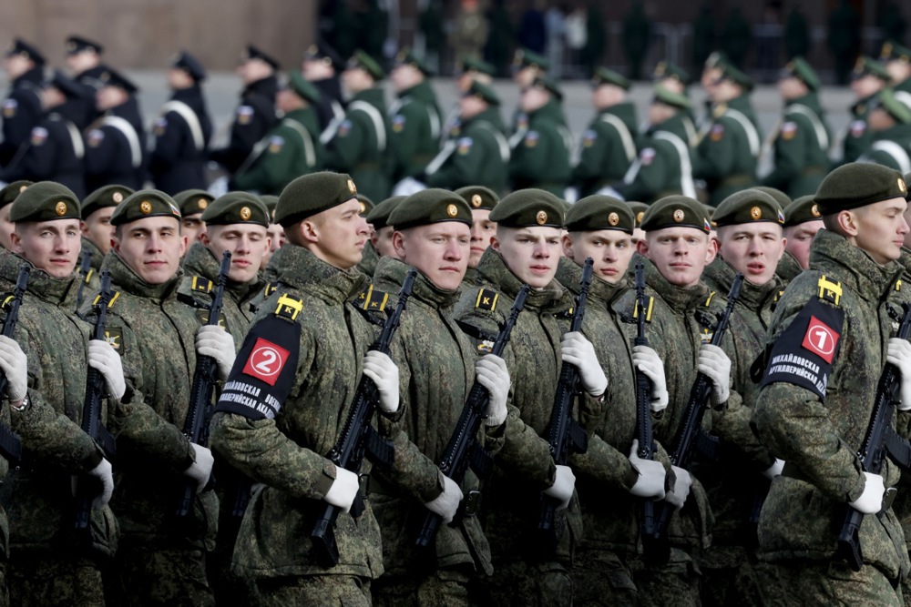 Rehearsals in St. Petersburg ahead of Victory Day parade