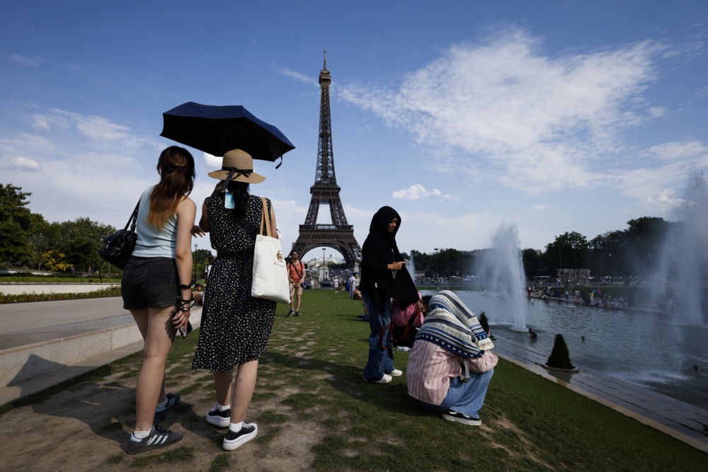 Heat wave grips Paris