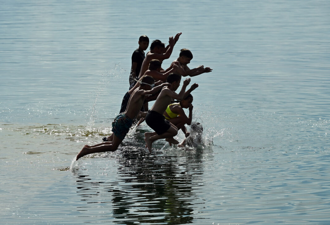 N MACEDONIA-OHRID LAKE-FEATURES