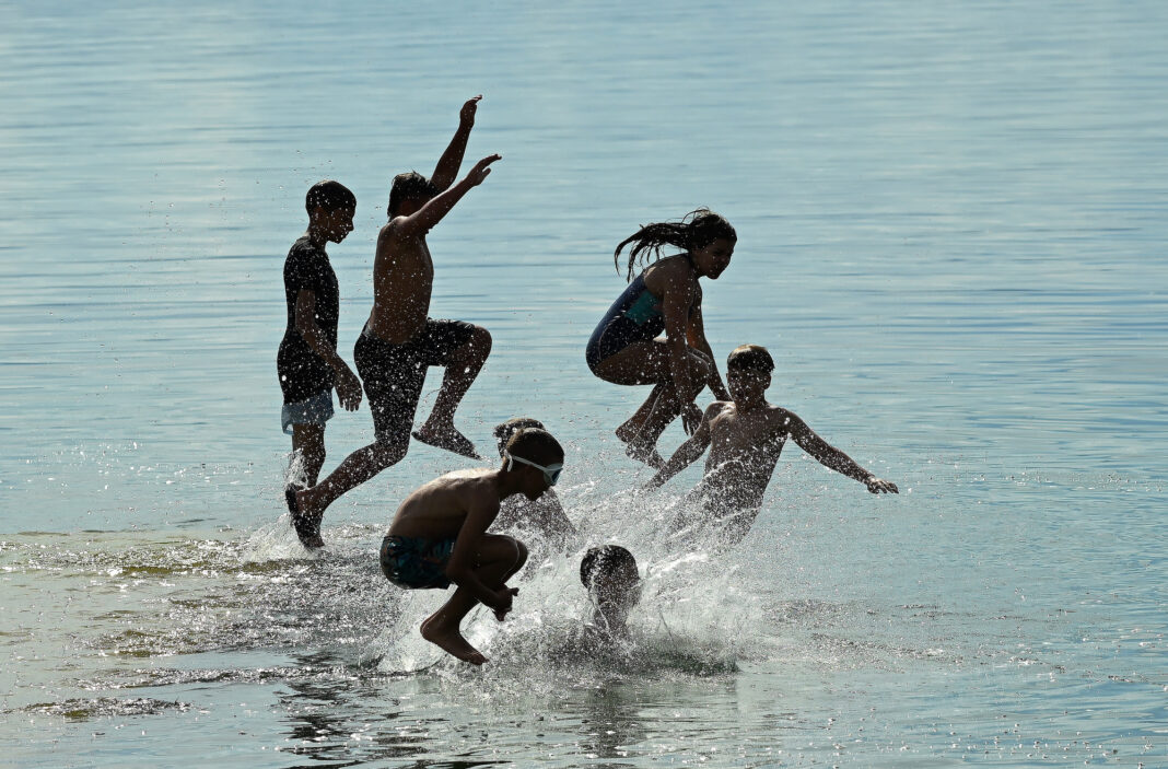 N MACEDONIA-OHRID LAKE-FEATURES