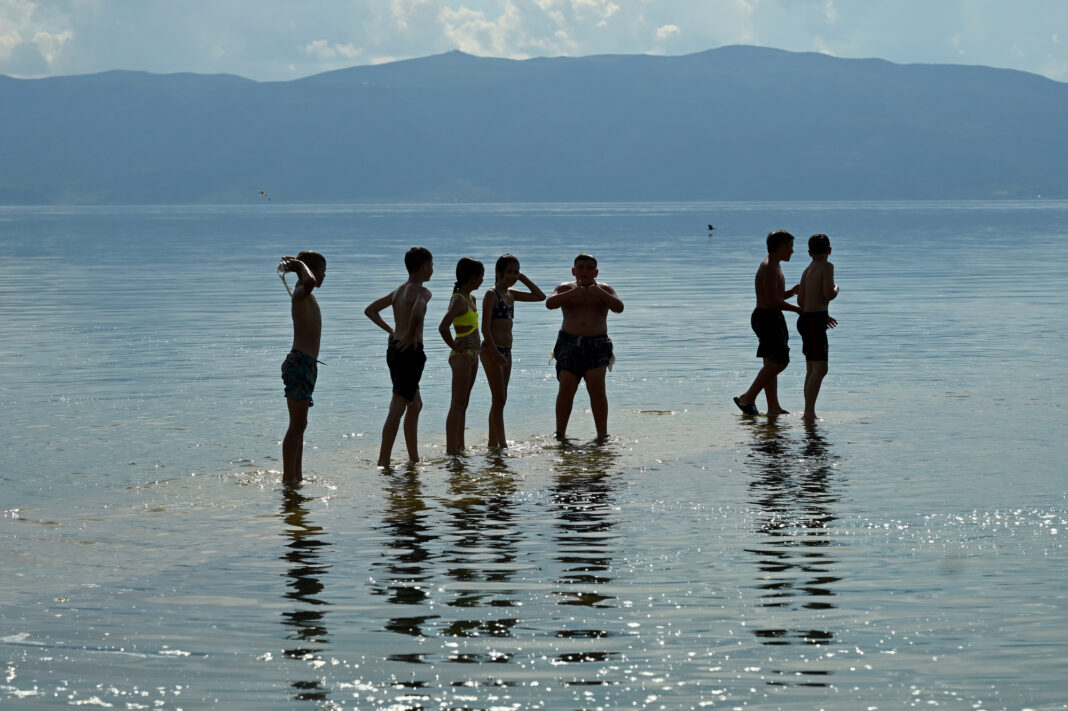 N MACEDONIA-OHRID LAKE-FEATURES
