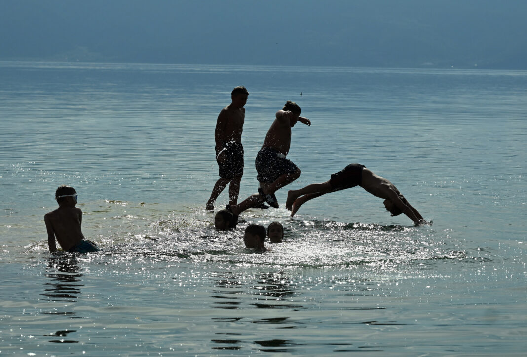 N MACEDONIA-OHRID LAKE-FEATURES