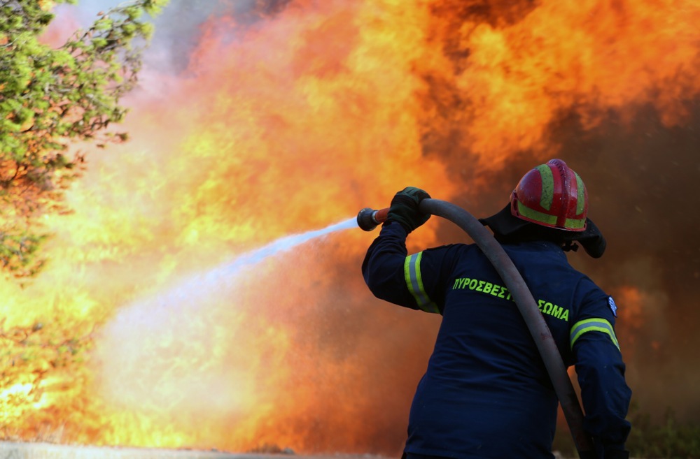 Wildfire in southeast Attica