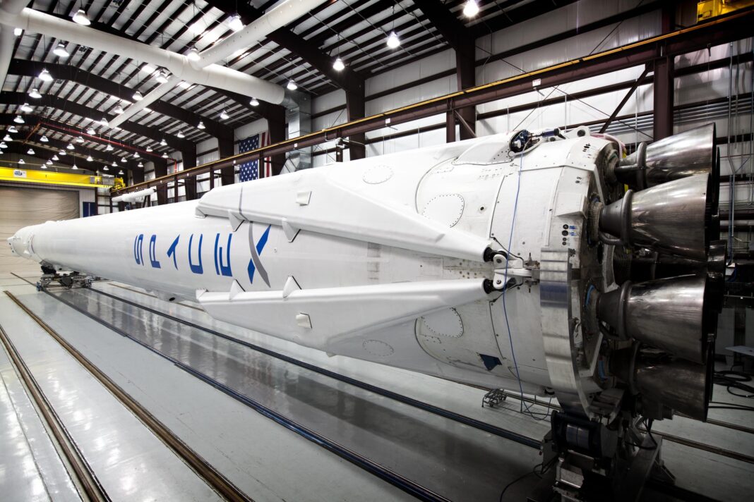 spacex-imagery-hangar-693211
